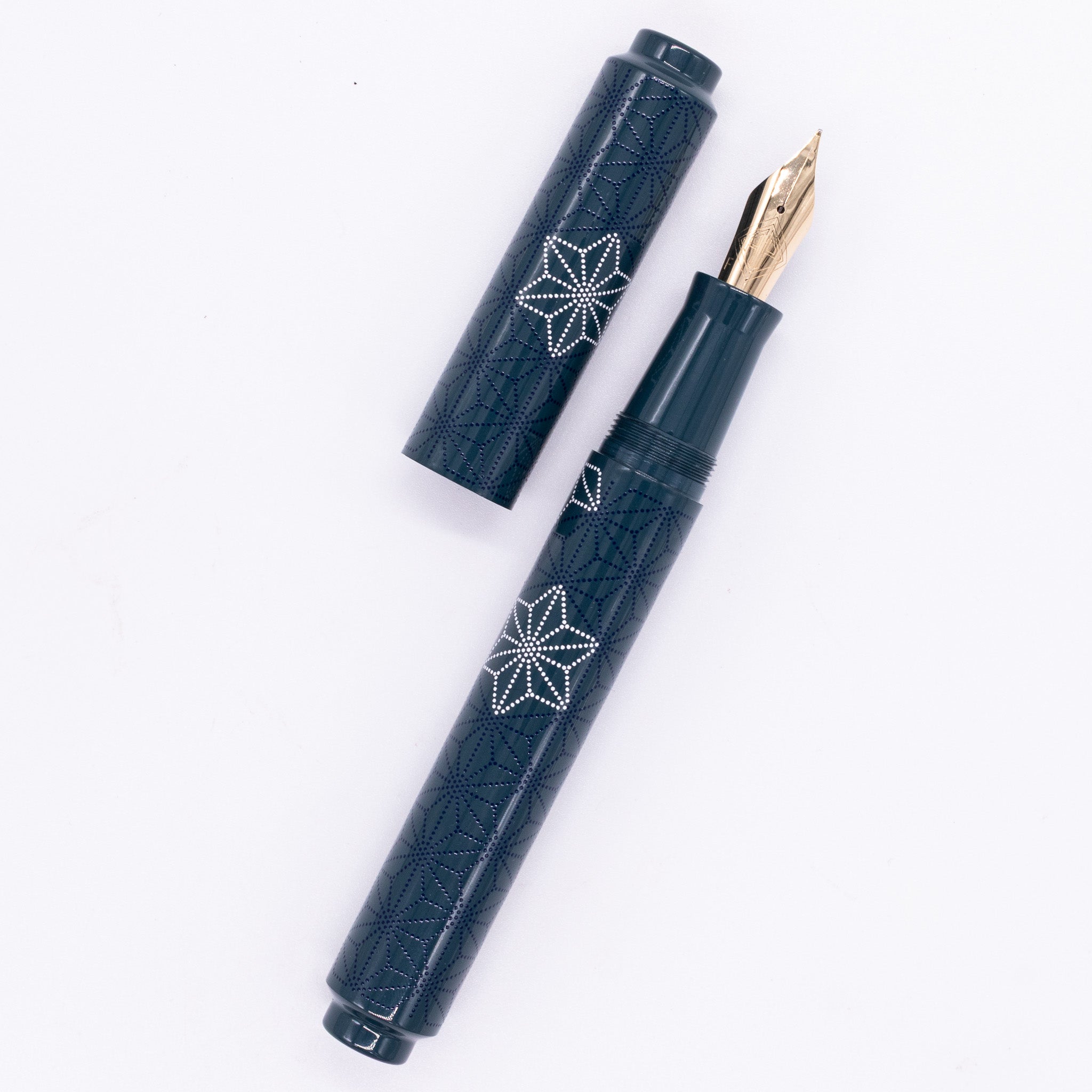 AP Limited Editions Sakura Lacquer Art Fountain Pen - Snowflakes Blue