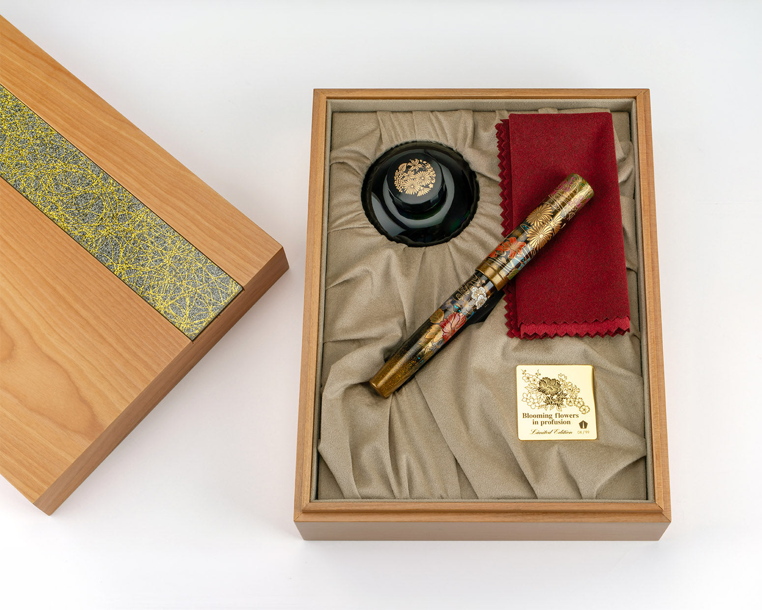 Namiki Emperor Blooming Flowers in Profusion Fountain Pen - Medium 18K Nib - Limited Edition